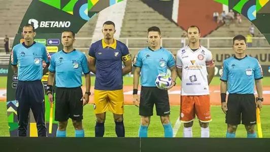Árbitro Paulo Roberto Alves Júnior, da Federação Paranaense de Futebol, foi afastado nesta quinta (9)