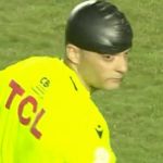 Zagueiro do Bahia pede desculpa a árbitro depois de trombada