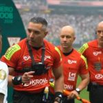 Árbitro de Atlético x Cruzeiro entra em campo com câmera, e web repercute
