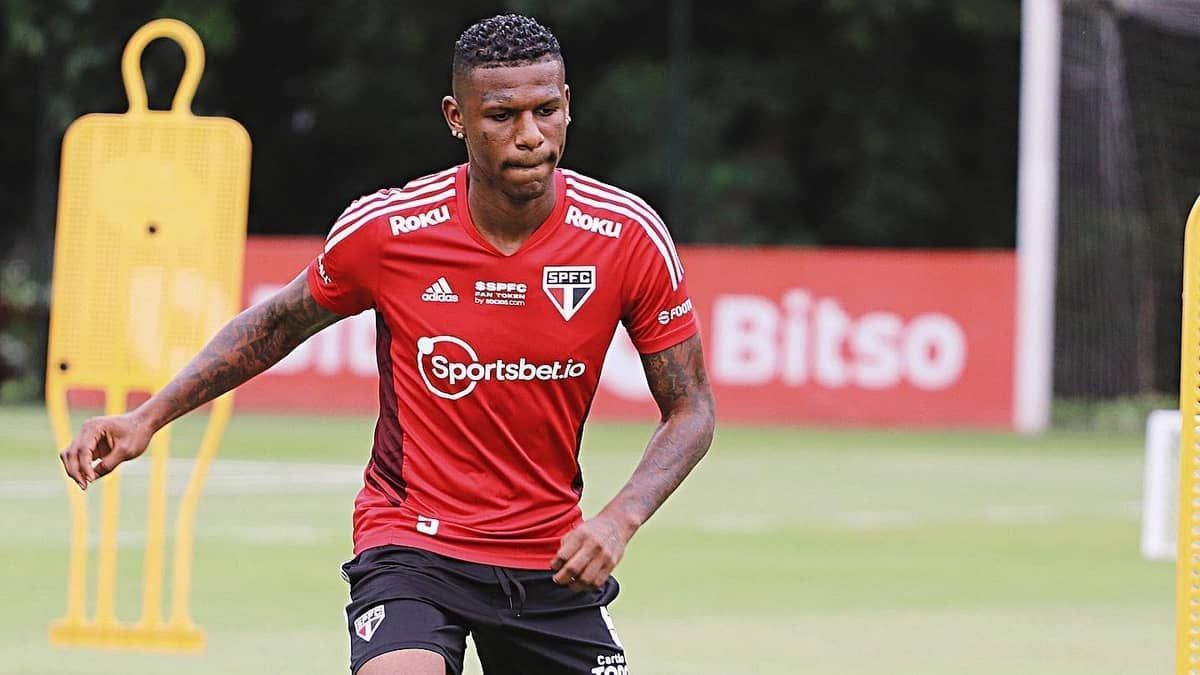 Zagueiro não tem lesão após exames do São Paulo, mas está fora contra Vasco