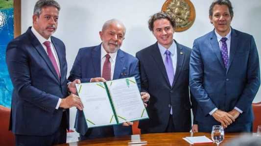 Arcabouço fiscal: projeto foi entregue pelo presidente Lula a Arhur Lira