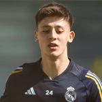 Recuperado de segunda lesão, Arda Guler volta a treinar pelo Real Madrid 