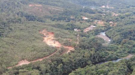 Área afetada por exploração ilegal de minério em Barão de Cocais (MG)