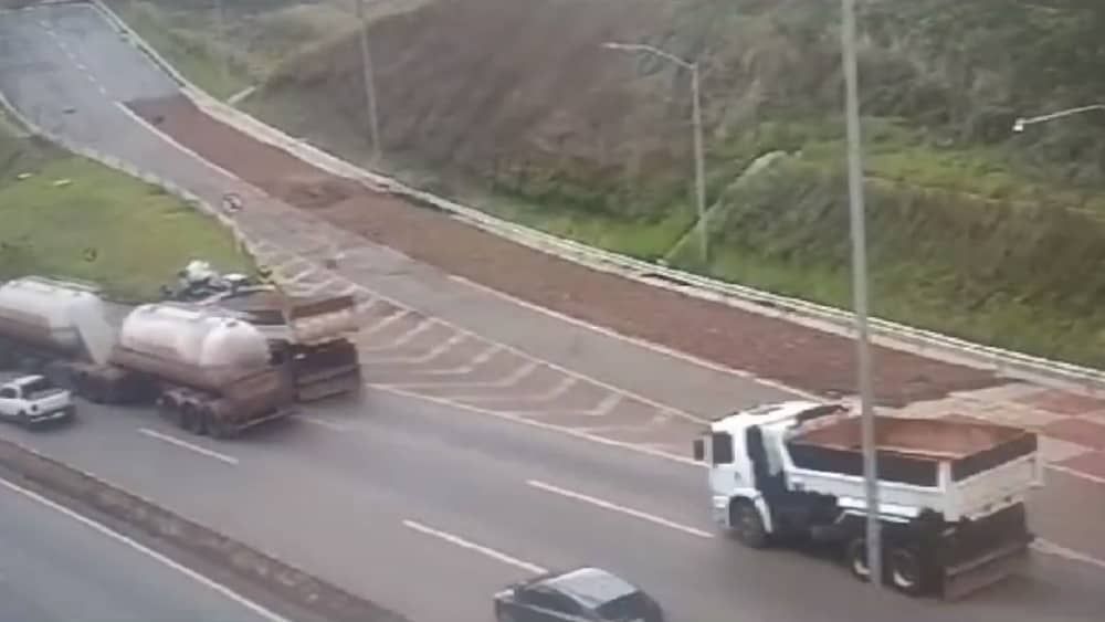 Vídeo: área de escape do Anel Rodoviário em BH é liberada após mais de 20 horas