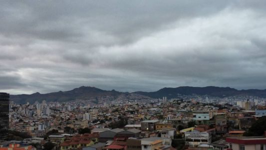 Áreas de instabilidade provocam pancadas de chuva e trovoadas isoladas em Minas Gerais
