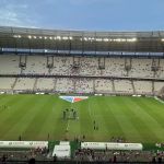 Marinho, reforço do Fortaleza, aparece no gramado do Castelão antes de jogo