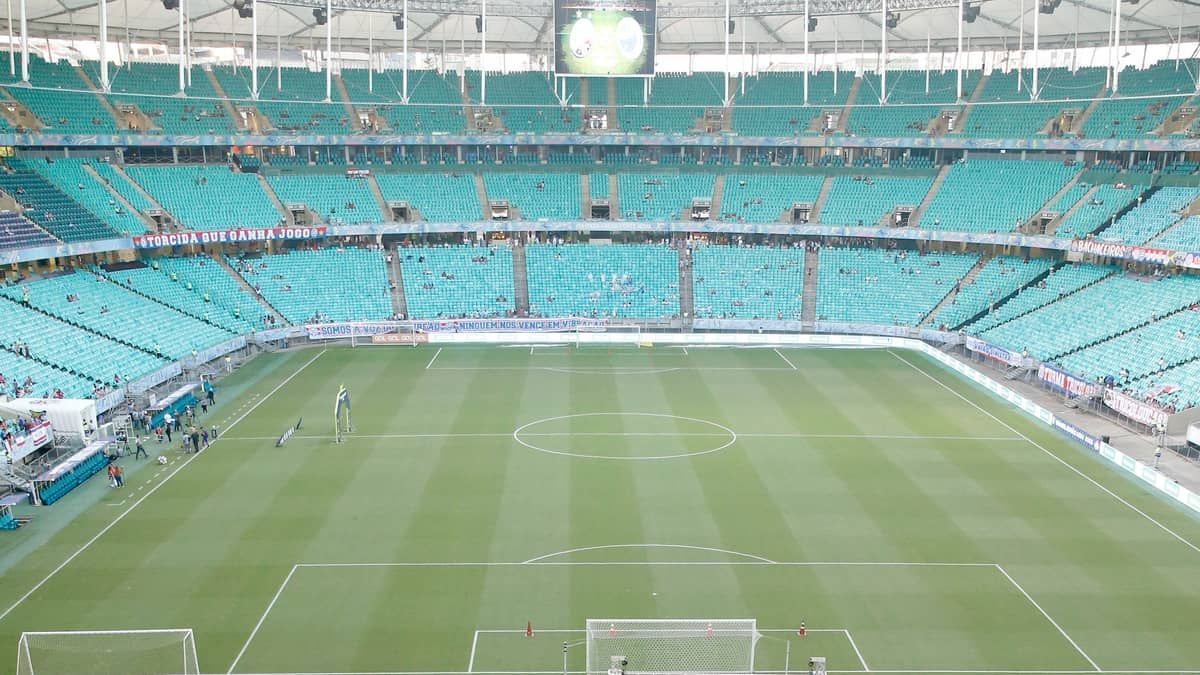 Bahia recebe o Palmeiras em duelo por lados opostos no Brasileirão
