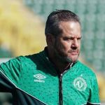 Chapecoense demite Argel Fuchs após derrota para o Sampaio Corrêa