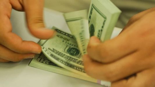 Argentina planeja arrecadar dólares para quitar dívida com FMI