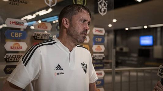 Argentino se despediu de jogadores nesse sábado (10)