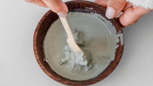 Argiloterapia: benefícios para pele e cabelos