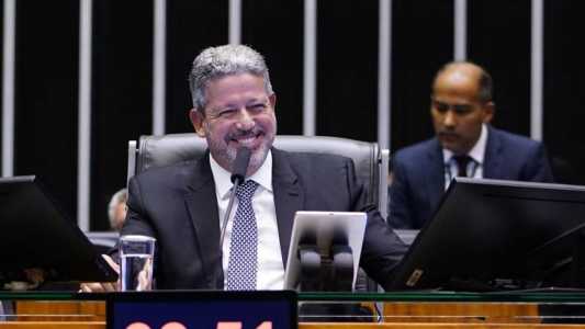 Arhur Lira dispensou deputados de irem a Brasília na próxima semana