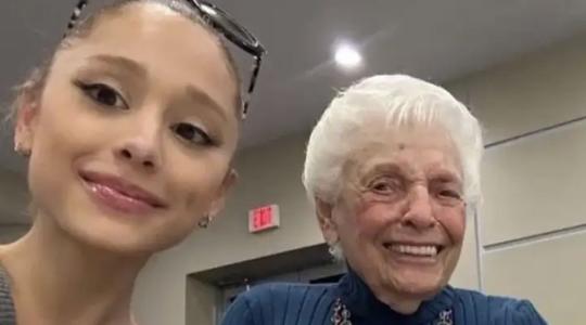 Ariana Grande e a avó Marjorie Grande