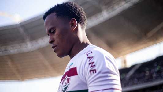 Arias preocupa no Fluminense, após deixar o clássico com dores