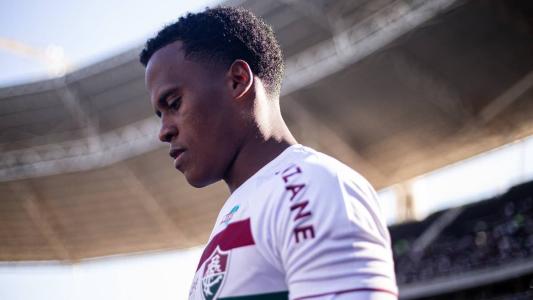 Arias preocupa no Fluminense, após deixar o clássico com dores