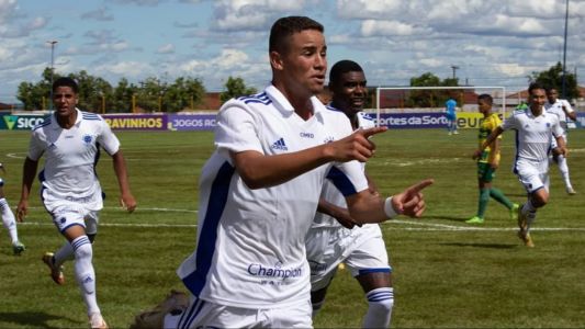 Arielson comemora primeiro gol diante do Cuiabá