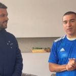 Aristizábal recebe camisa do Cruzeiro e envia mensagem para a torcida: 'estou com saudades'
