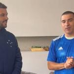 Aristizábal recebe camisa do Cruzeiro e envia mensagem para a torcida: 'estou com saudades'