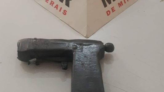 Arma apreendida é de fabricação caseira