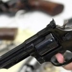 Polícia busca bandidos que mataram criança de três anos e deixaram mulher em estado grave em cidade do RJ