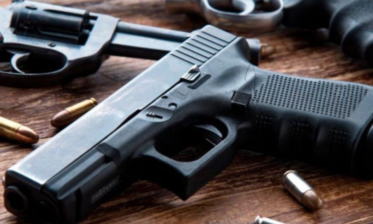 Filho de policial usa arma da mãe em ataque e mata dois em universidade dos EUA