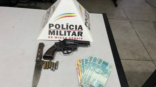 Arma e dinheiro apreendidos