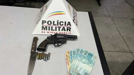 Arma e dinheiro apreendidos