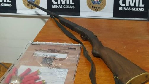 Arma foi apreendida durante ação da Polícia Civil