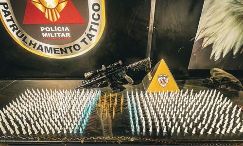 Arma, munições e drogas apreendidas com suspeito na Zona Norte de Juiz de Fora