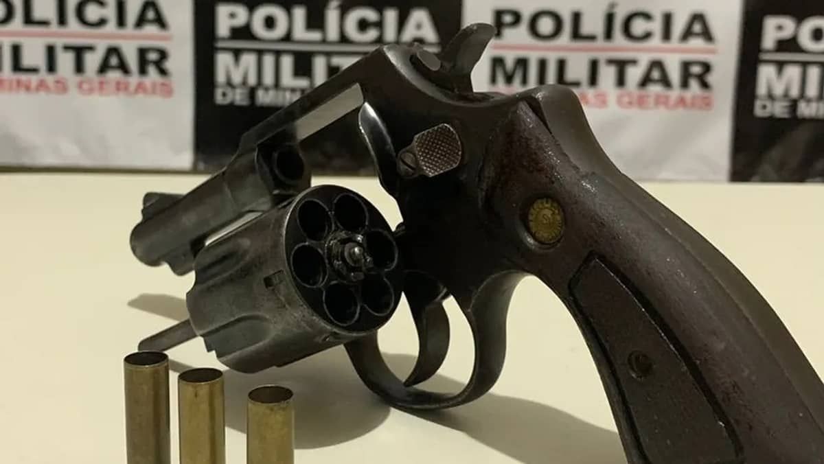 Mulher pede socorro em mercearia, é arrastada por marido e morta a tiros em Ninheira