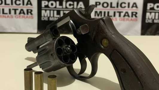 Arma usada no crime foi apreendida pela PM
