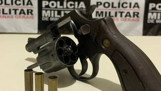 Arma usada no crime foi apreendida pela PM