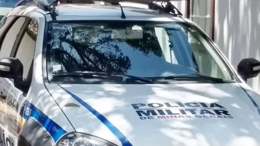 Armado, ele disse que era policial e mandou o jovem sair do carro