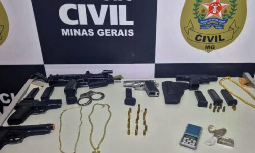 Armas apreendidas durante a operação Aprendiz deflagrada pela Polícia Civil em Muriaé (MG)