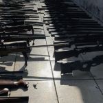 Ministério Público e PM desarticulam fábrica de munições e apreendem 100 armas em SP