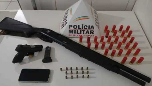 Armas foram apreendidas na casa onde aconteceu o crime