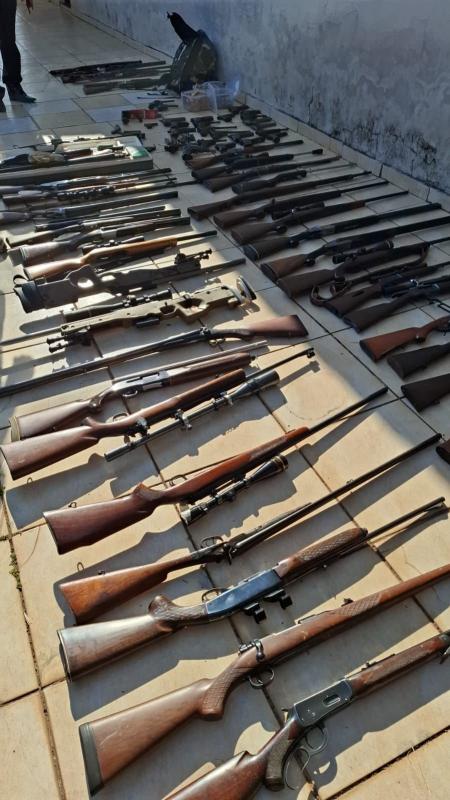 Armas apreendidas pela PM em sítio no interior de SP