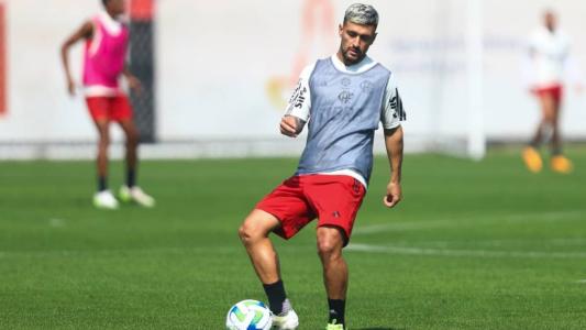 Arrascaeta ainda não está trabalhando com o elenco do Flamengo
