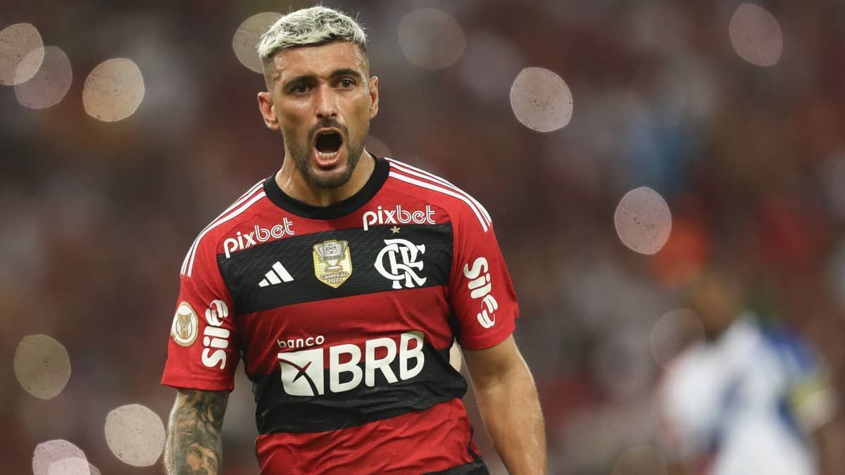 Com Arrascaeta decisivo, Flamengo vence o Fortaleza no Maracanã