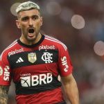 Com Arrascaeta decisivo, Flamengo vence o Fortaleza no Maracanã