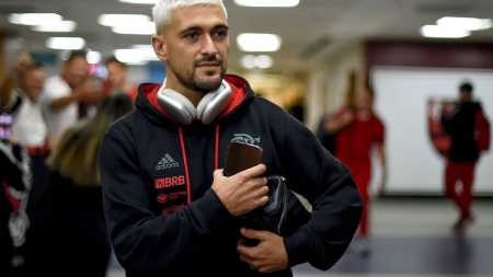 Arrascaeta deve reforçar o Flamengo no clássico de quinta-feira