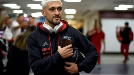Arrascaeta deve reforçar o Flamengo no clássico de quinta-feira
