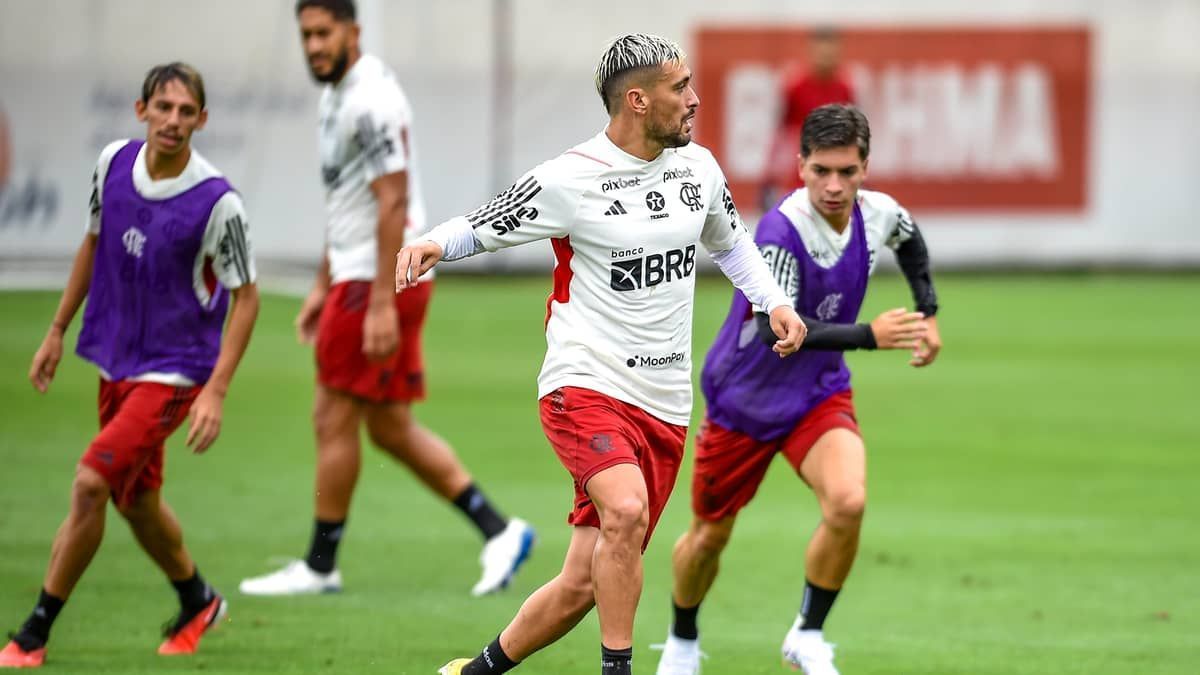 Flamengo segue preparação para jogo com o Bahia; veja imagens