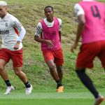 Arrascaeta avança e aumenta chances de jogar no Flamengo x Fluminense