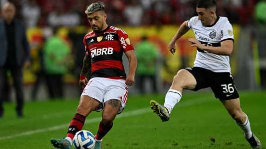 Arrascaeta em ação, no Maracanã, na partida entre Flamengo e Olimpia