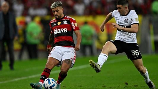 Arrascaeta em ação, no Maracanã, na partida entre Flamengo e Olimpia