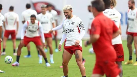 Arrascaeta em atividade no Ninho do Urubu, no CT do Flamengo
