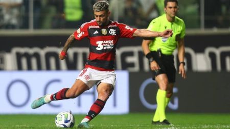 Arrascaeta marcou gol de falta e depois deu assistência para Wesley virar o jogo