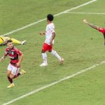 Flamengo vence o Bragantino e entra de vez na briga pelo título do Brasileiro