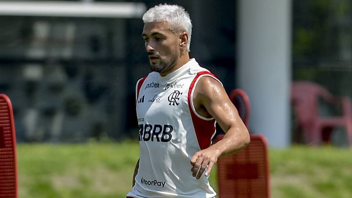Em recuperação no Flamengo, Arrascaeta faz primeiro treino integral com grupo